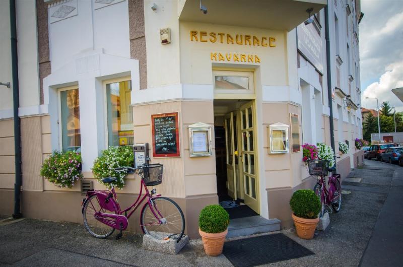 Hotel U Divadla - Czech Leading Hotels Prága Kültér fotó
